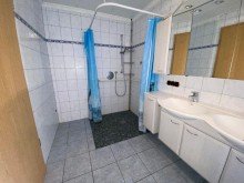  2 Wohnh�user (Neubau und Fachwerkhaus) in Heuchelheim-OT mit gro�em Grundst�ck