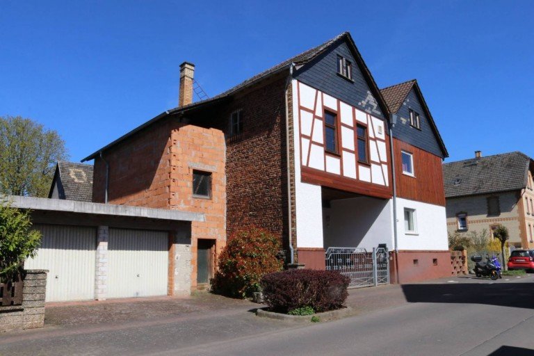  Fernwald Haus Ideal f�r Tierhaltung, Hobbys oder Handwerker: Sch�ne Hofreite in Fernwald-Albach