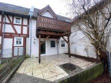  2 Wohnh�user (Neubau und Fachwerkhaus) in Heuchelheim-OT mit gro�em Grundst�ck