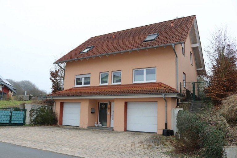  Staufenberg Einfamilienhaus Sch�nes, freistehendes Einfamilienhaus in Staufenberg-OT, Baujahr 2012 mit 2 Garagen!